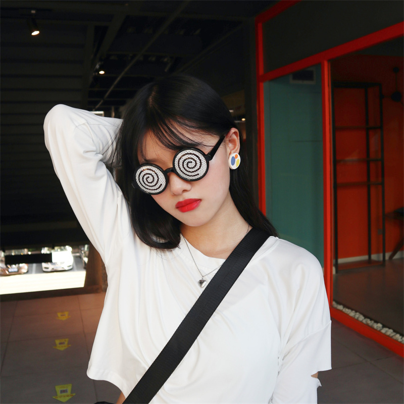نظارات تنكرية جديدة بنمط الدوا - مراجعة Art Craft Glasses وسعره